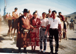 Гэр бүлээрээ 1995 онд наадмын талбайд
