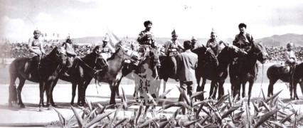 1976 оны луу жилийн их баяр наадамд түрүү Дүвжирийн хээр, аман хүзүү Балжиннямын хар морь, Зэгвээгийн бор, Содномпилийн хүрэн, Гэсэрвааний хүрэн азарганууд