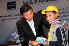 Уяачдын дундаас дахин Монгол Улсын Аж Үйлдвэрийн Гавьяат Ажилтан төрлөө
