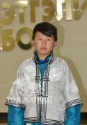 Дундговь аймгийн Хулд сумын 1-р сургуулийн 5-р ангийн сурагч “Хийморьт хүлэг” гал уяаны уралдаанч 12 настай Гансүхийн Энхболд