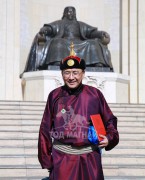Монгол улсын Алдарт уяач С.Мөнхбат: Европын хамгийн алдартай азарга Галилеогийн төлийг Монголдоо авчирч, цэвэр адууны үржүүлэг хийж байна