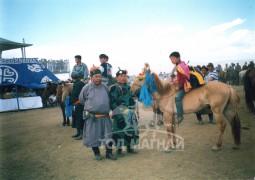 Манлай уяач Ц.Бааст: Тодорсон адуу хүнээс авч үзсэнгүй, эрлийз адуугаар айраг, түрүү авч байсангүй